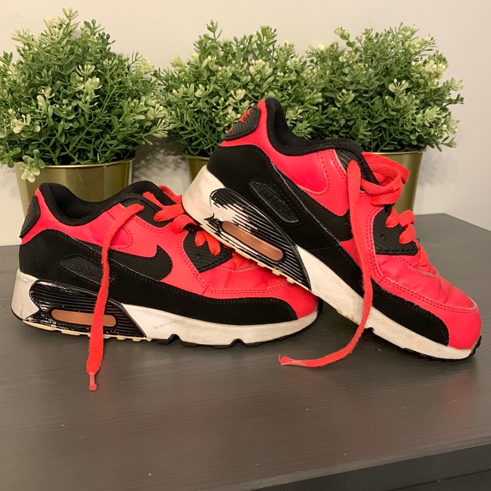 Nike airmax size 2 pink black